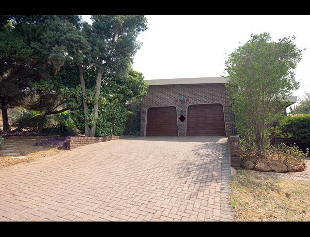 4 BEDROOM HOUSE FOR SALE IN OVERKRUIN